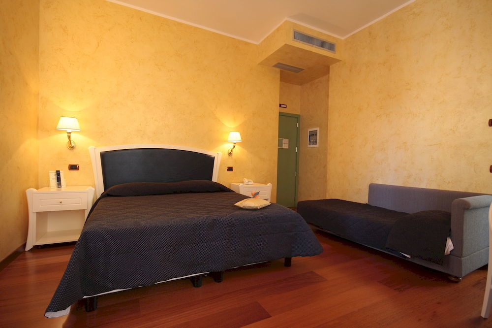 Hotel Rojan ซุลโมนา ภายนอก รูปภาพ