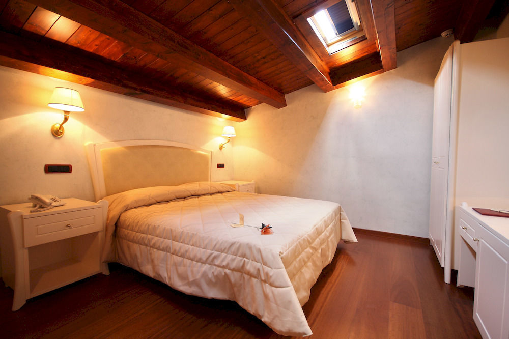 Hotel Rojan ซุลโมนา ภายนอก รูปภาพ