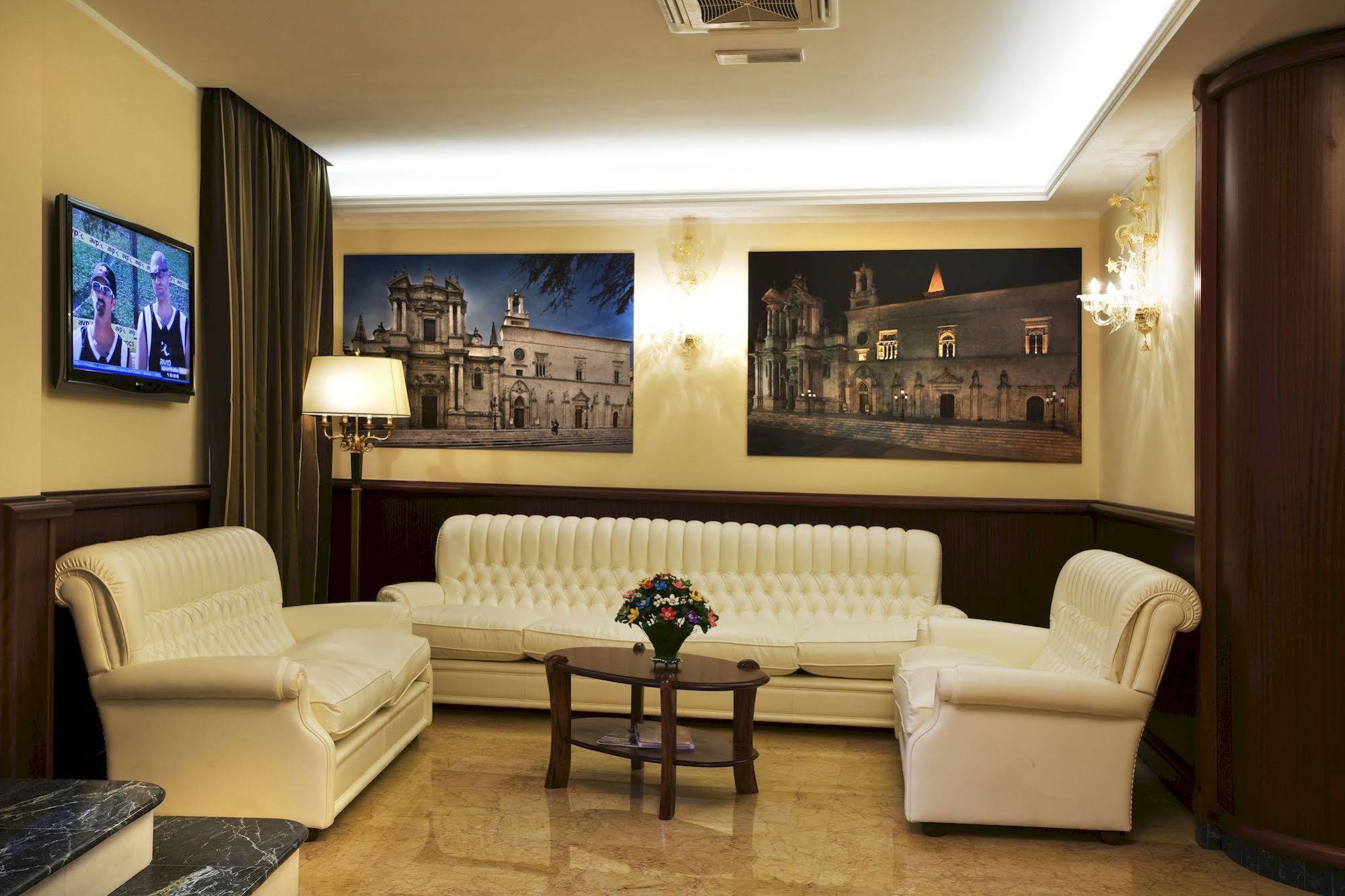 Hotel Rojan ซุลโมนา ภายนอก รูปภาพ