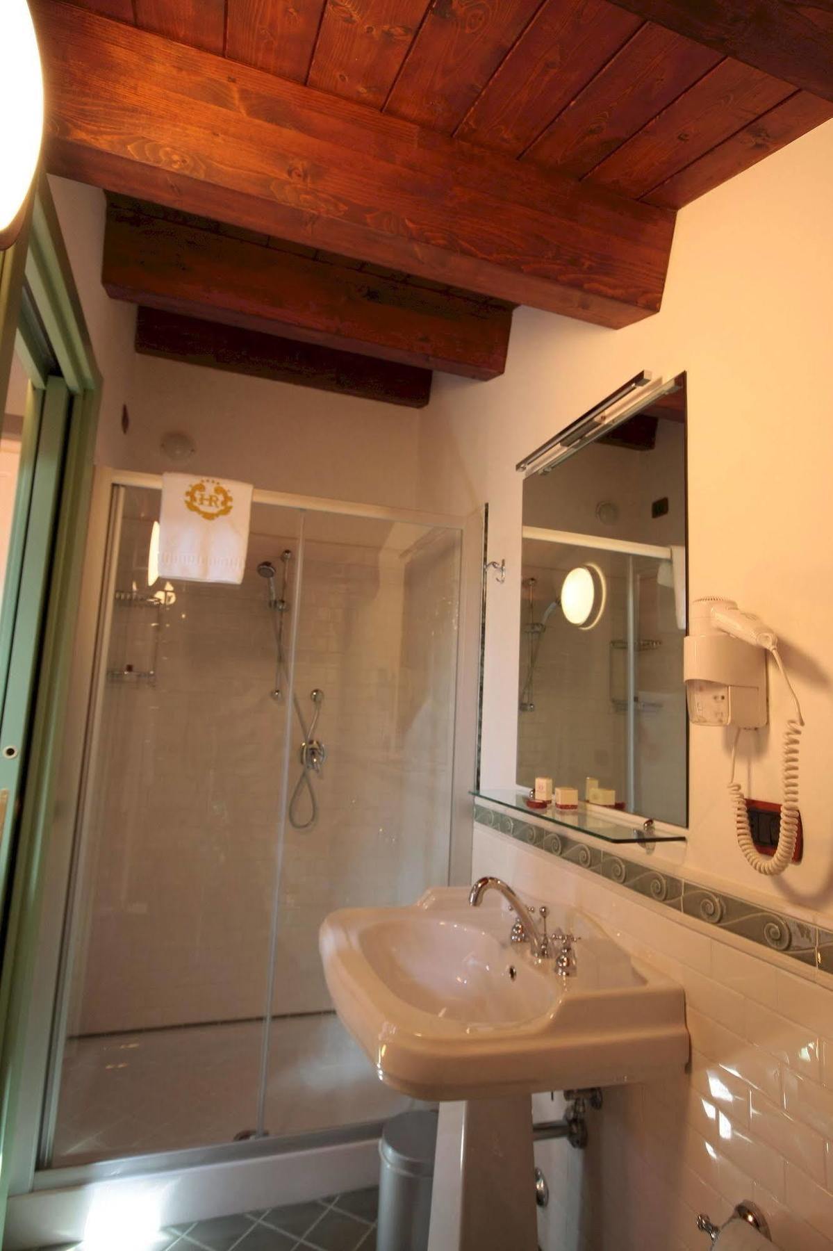 Hotel Rojan ซุลโมนา ภายนอก รูปภาพ