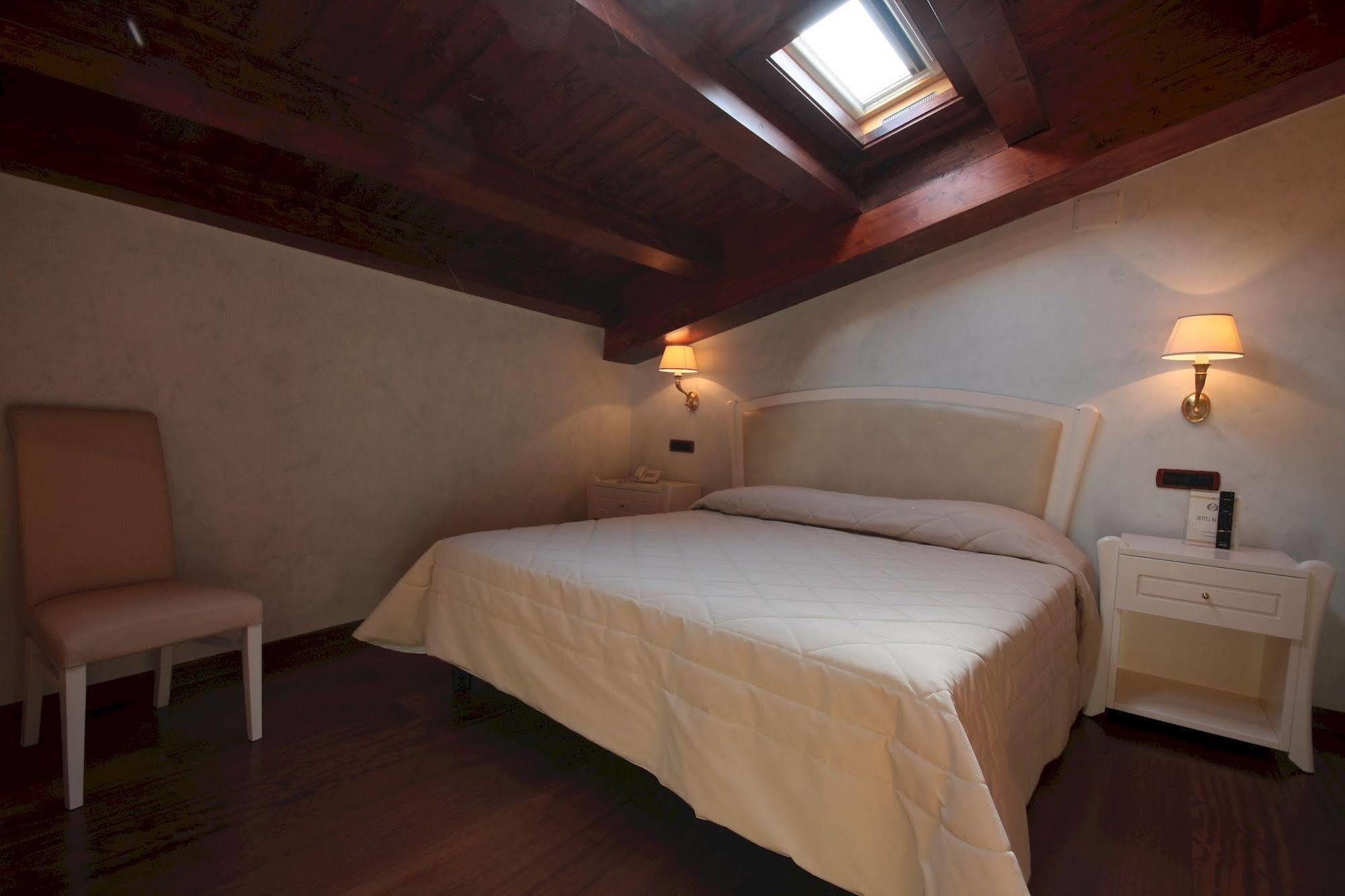 Hotel Rojan ซุลโมนา ภายนอก รูปภาพ