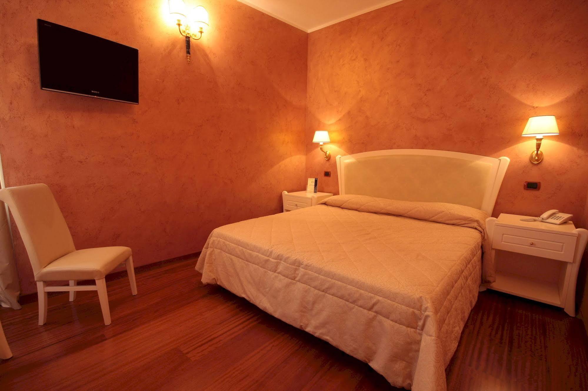 Hotel Rojan ซุลโมนา ภายนอก รูปภาพ