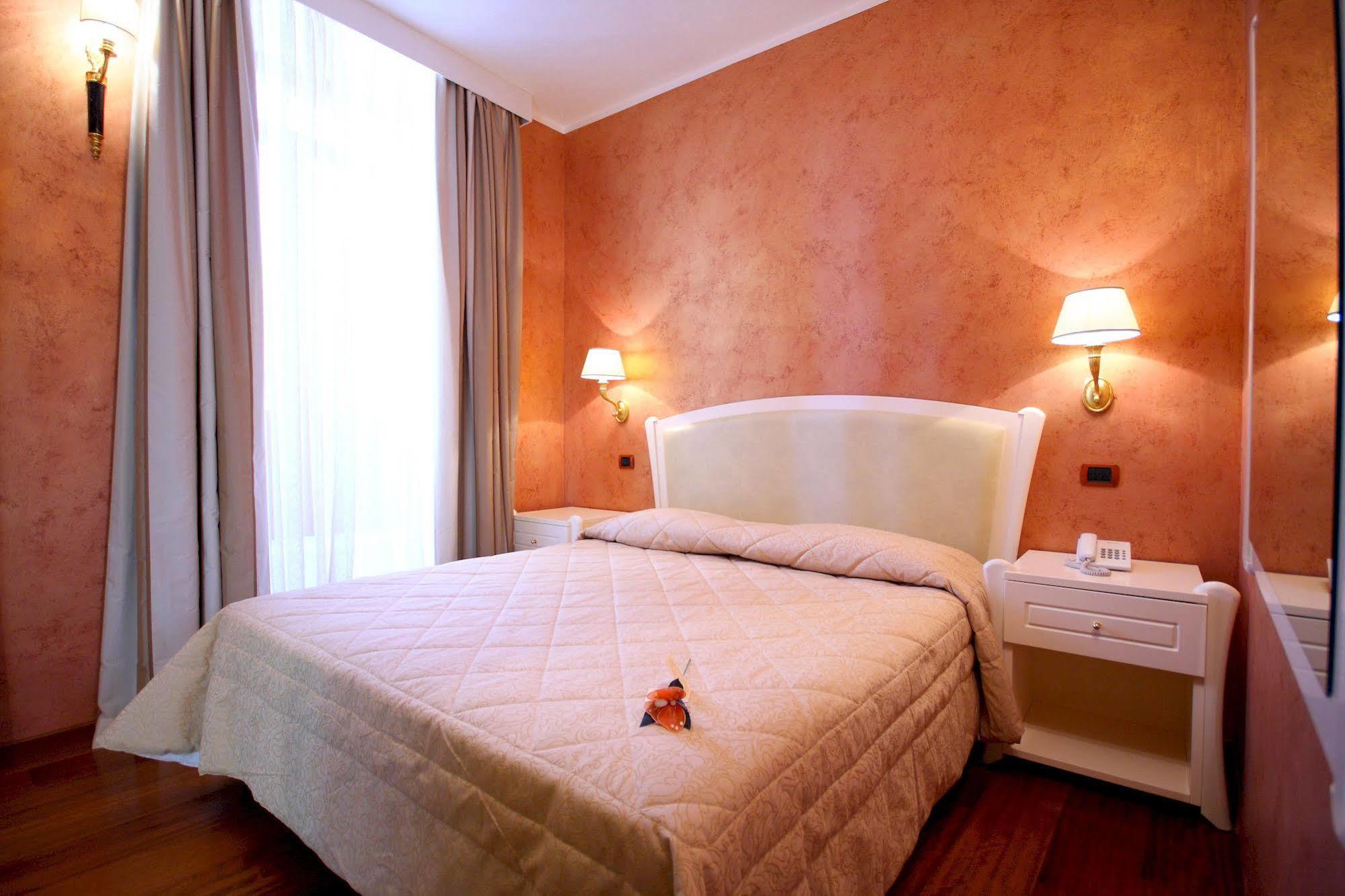 Hotel Rojan ซุลโมนา ภายนอก รูปภาพ