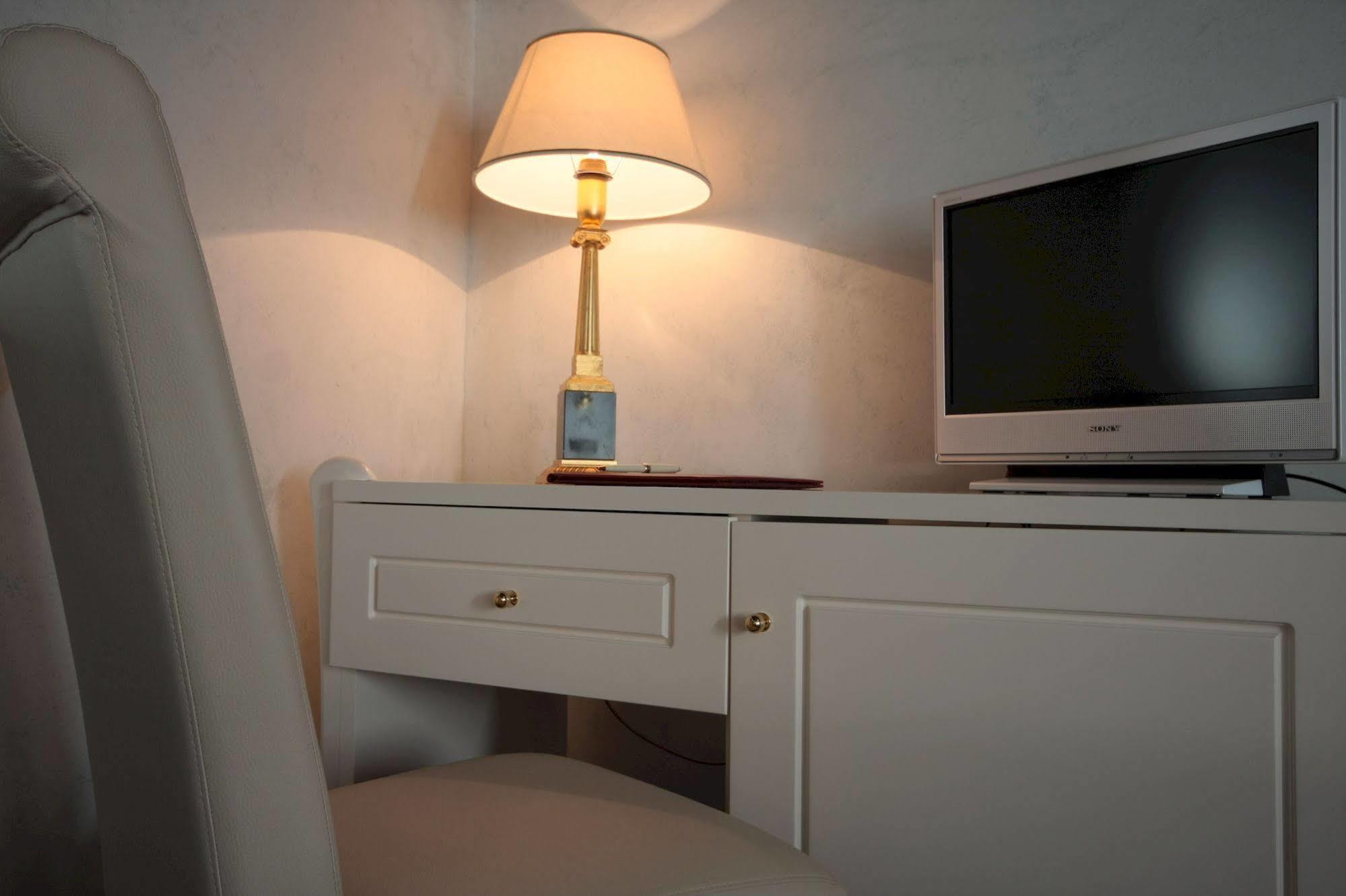 Hotel Rojan ซุลโมนา ภายนอก รูปภาพ