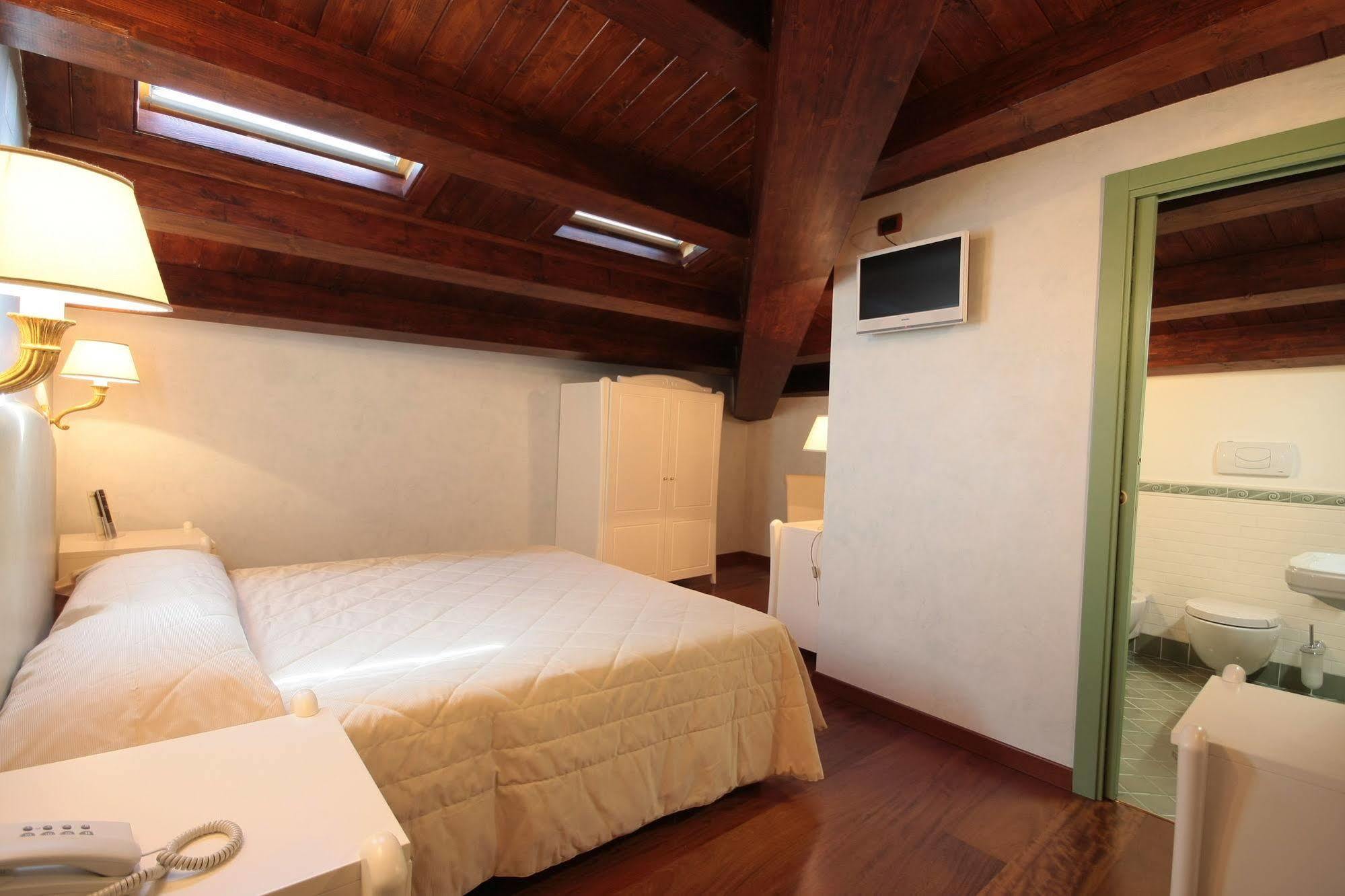 Hotel Rojan ซุลโมนา ภายนอก รูปภาพ