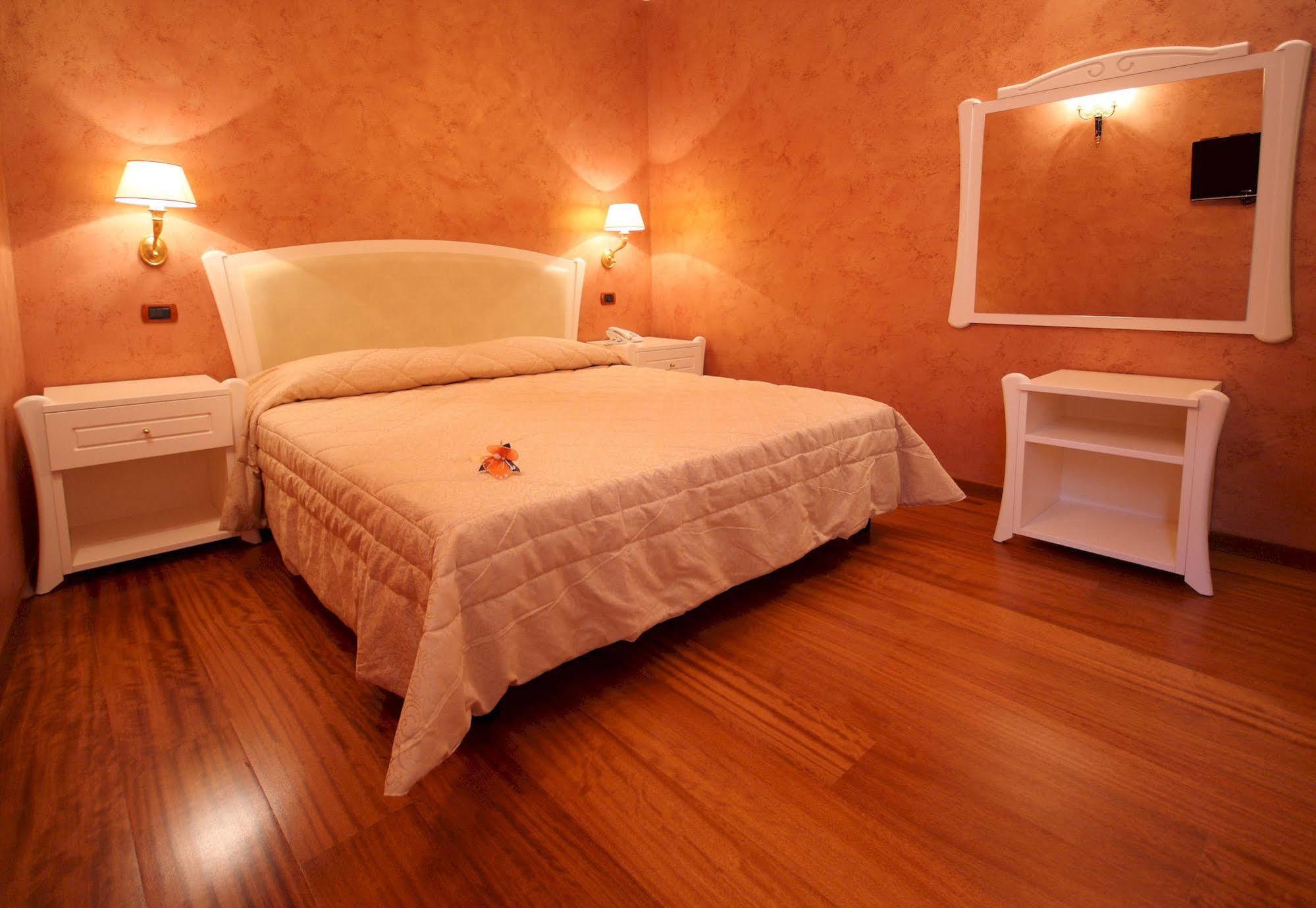 Hotel Rojan ซุลโมนา ภายนอก รูปภาพ