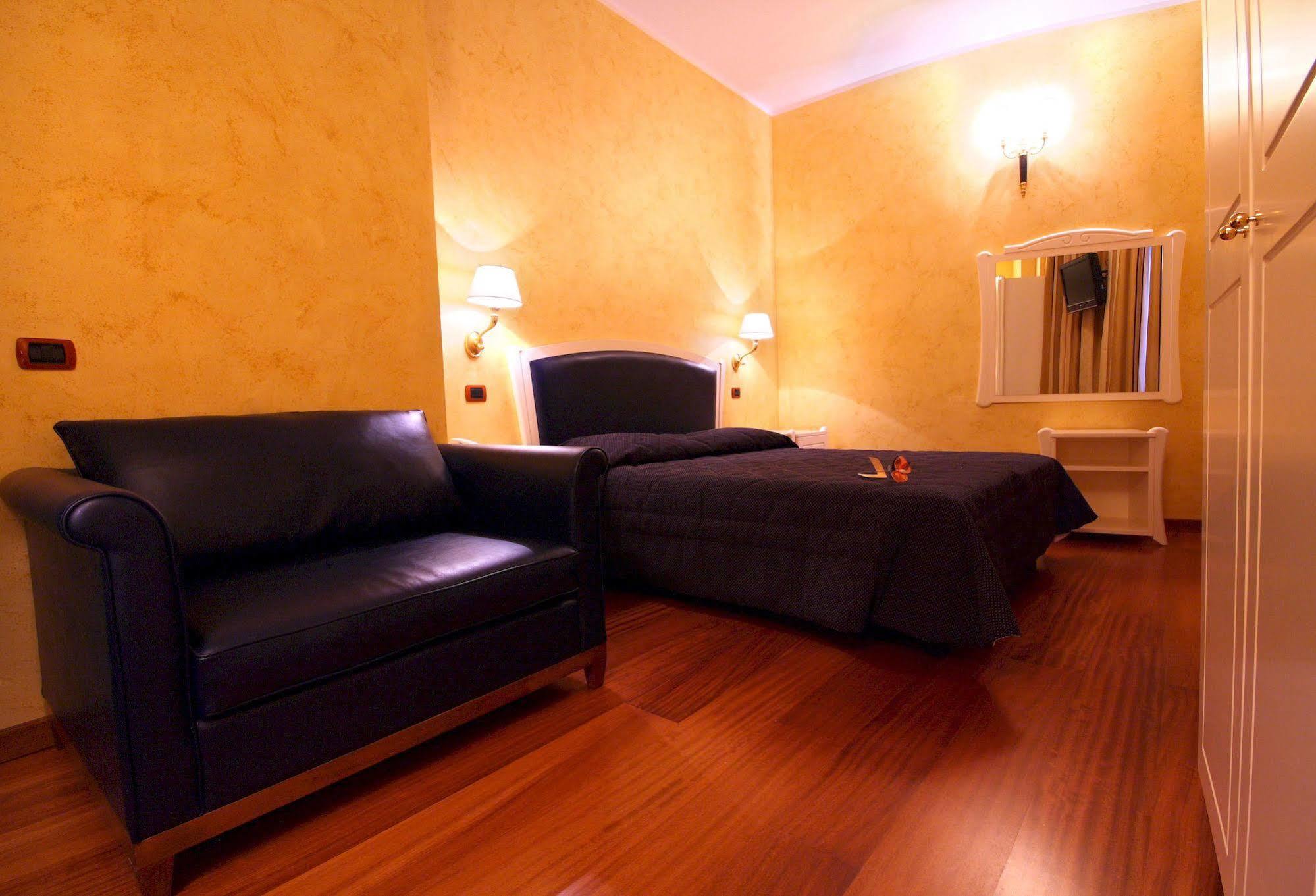 Hotel Rojan ซุลโมนา ภายนอก รูปภาพ
